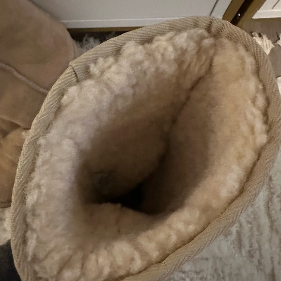 UGG Women’s Classic Tall Boot, Tan, Size 5 - Picture 7 of 9